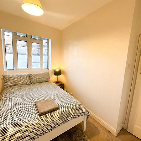 2 Bed Flat - Short Walk From Brent Cross Station Apartment Hendon Ngoại thất bức ảnh