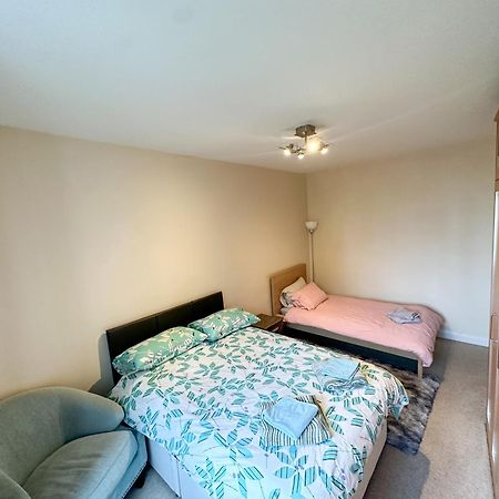 2 Bed Flat - Short Walk From Brent Cross Station Apartment Hendon Ngoại thất bức ảnh