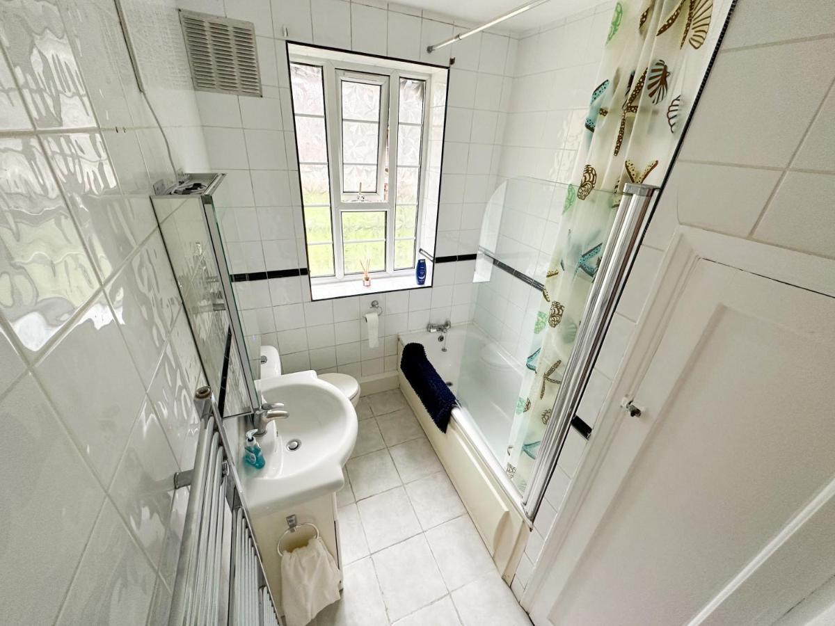 2 Bed Flat - Short Walk From Brent Cross Station Apartment Hendon Ngoại thất bức ảnh