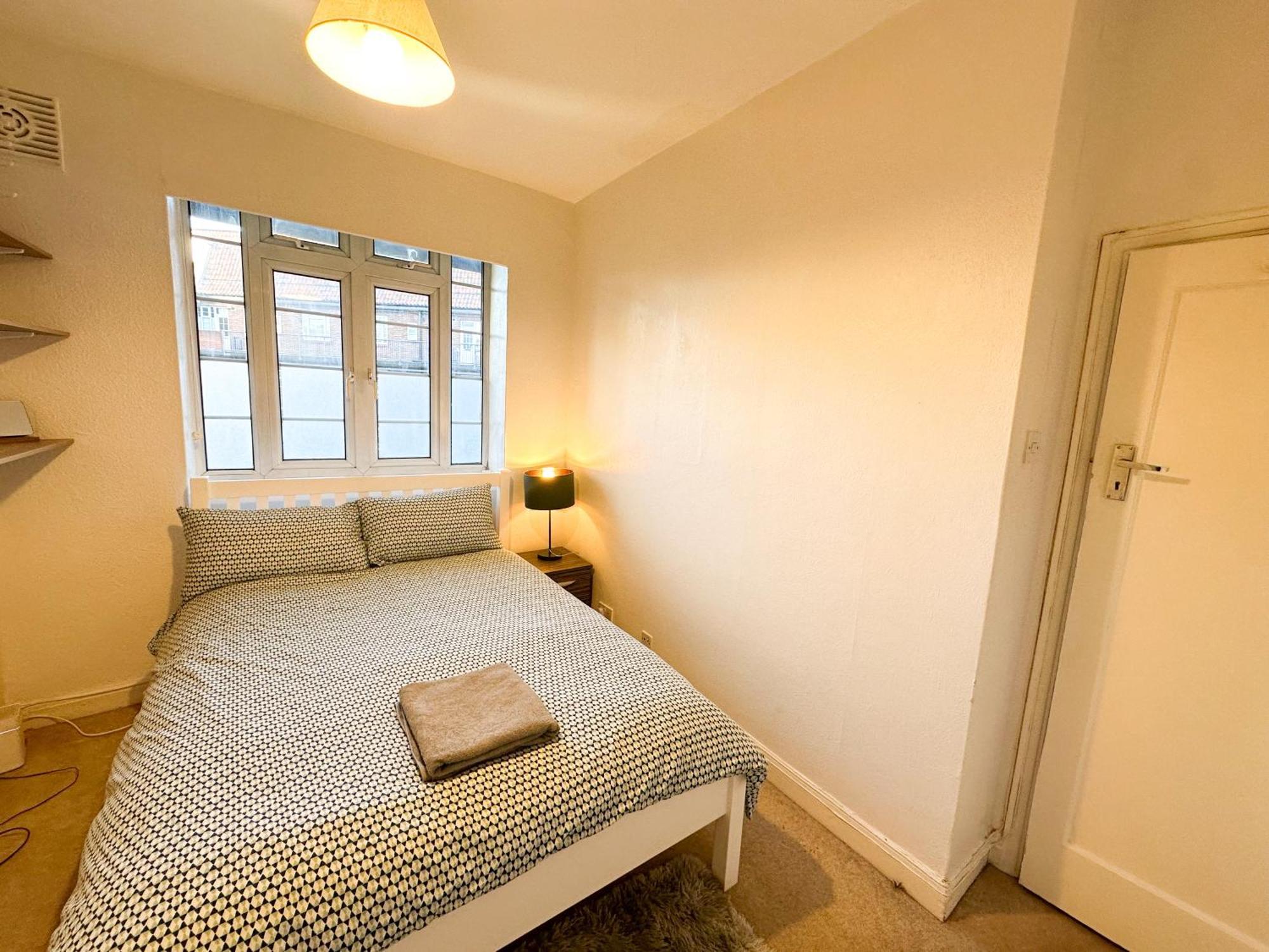 2 Bed Flat - Short Walk From Brent Cross Station Apartment Hendon Ngoại thất bức ảnh