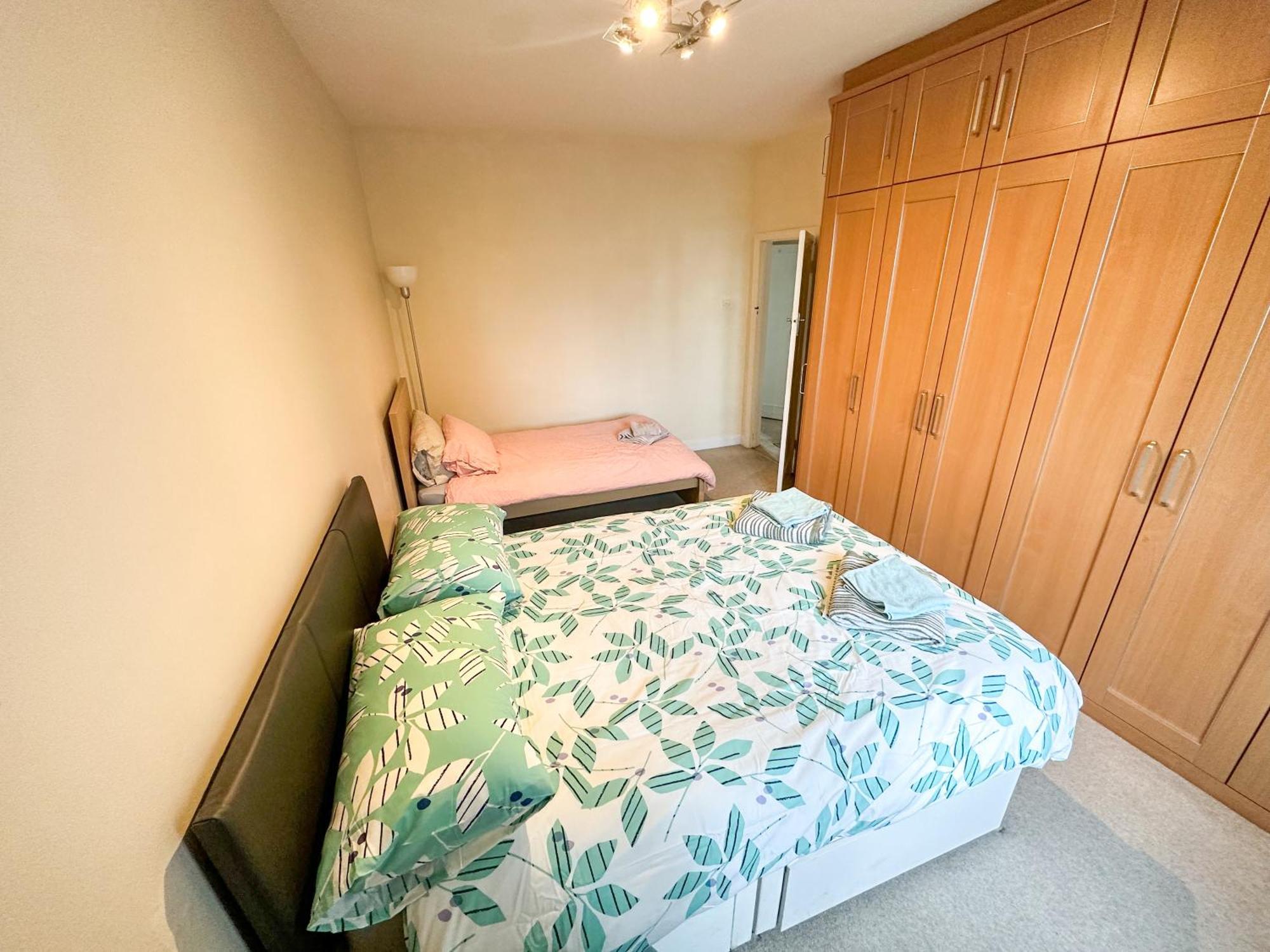 2 Bed Flat - Short Walk From Brent Cross Station Apartment Hendon Ngoại thất bức ảnh